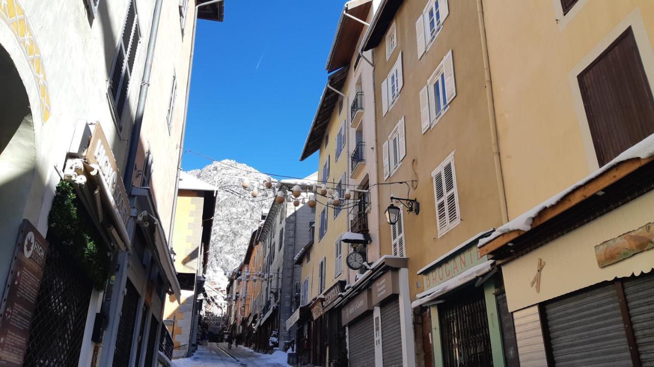 À Deux Pas ... Apartamento Briançon Exterior foto